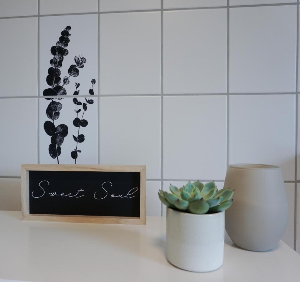 Schoene Wohnung Mit Terrasse & Blick Ins Gruene Dormettingen Bagian luar foto