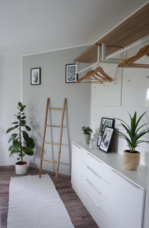 Schoene Wohnung Mit Terrasse & Blick Ins Gruene Dormettingen Bagian luar foto