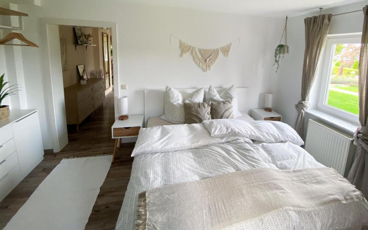 Schoene Wohnung Mit Terrasse & Blick Ins Gruene Dormettingen Bagian luar foto