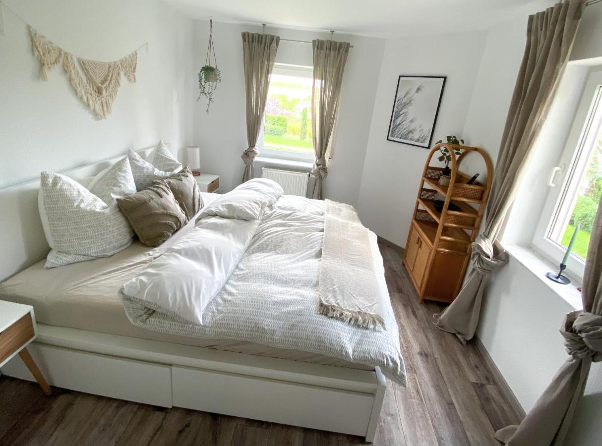 Schoene Wohnung Mit Terrasse & Blick Ins Gruene Dormettingen Bagian luar foto